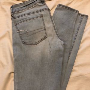 AE LIGHT WASH JEGGINGS